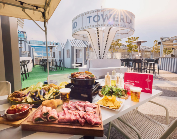 【京都タワービル屋上 TOWERLAND -ROOFTOP BAR & BBQ】BBQ メニューリニューアルで、京都エンタメ体験の新章開幕